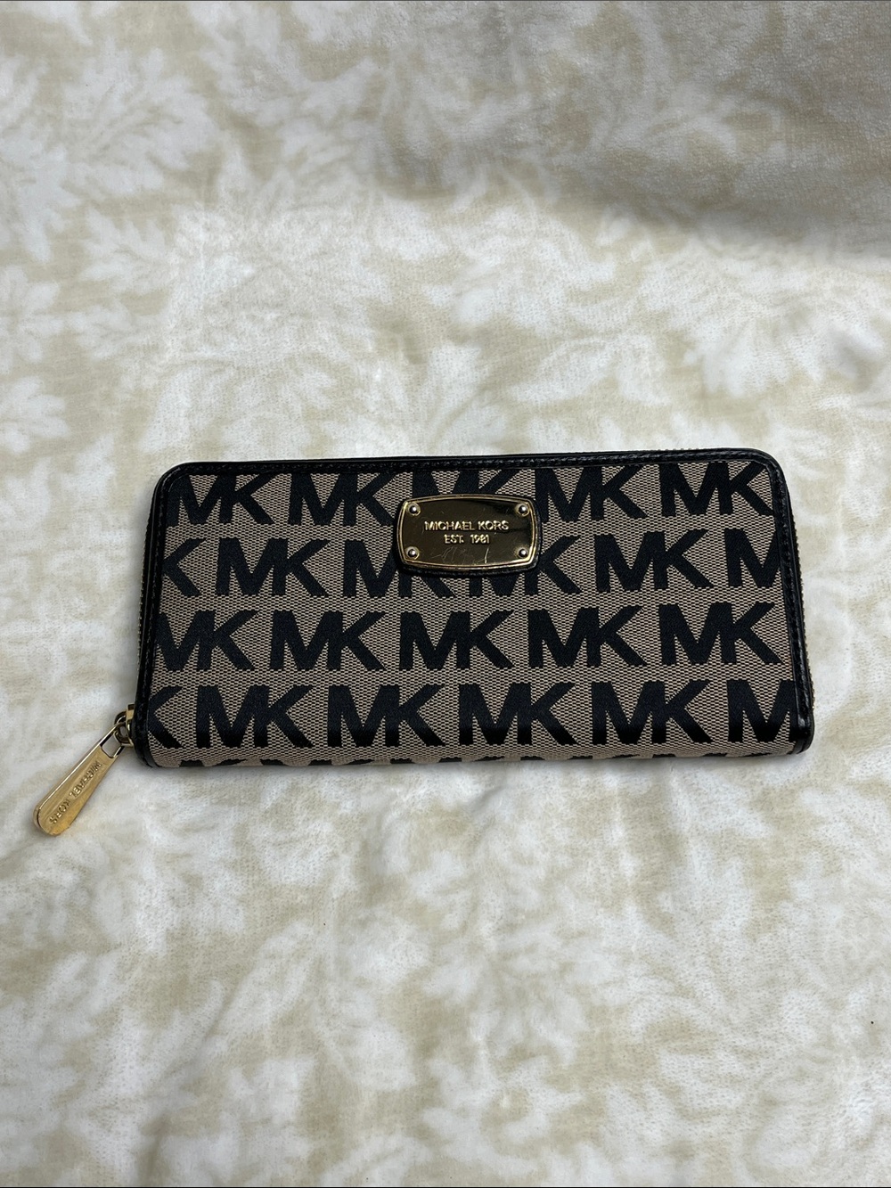 Michael Kors Beige and Black MK Logo Zip Wallet with Gold Plaque